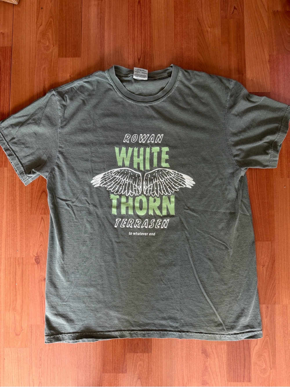 Throne of Glass Rowan Whitethorn Terrasen Boyfriend T-Shirt - Size Large